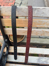 Load image into Gallery viewer, The Millicent - Elegantly Etched Collar